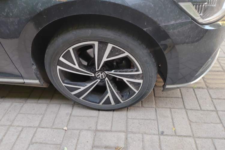 Used Volkswagen Magotan 2020 330TSI DSG Luxury Edition Right Front Wheel Hub