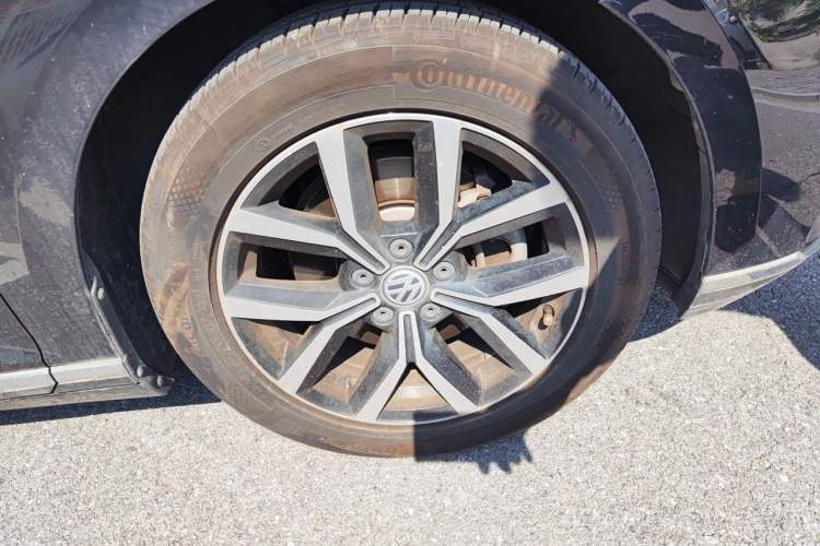 Used Volkswagen Magotan 2020 330TSI DSG Leading Model Right Front Wheel Hub