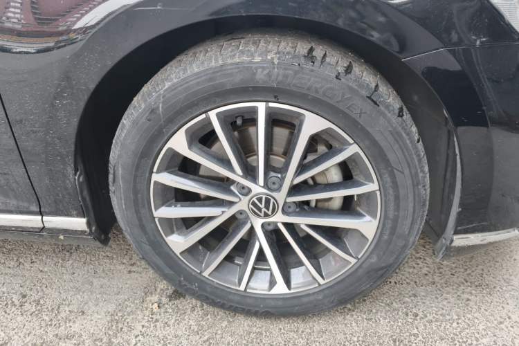 Used Volkswagen Magotan 2020 330TSI DSG Luxury Edition Right Front Wheel Hub