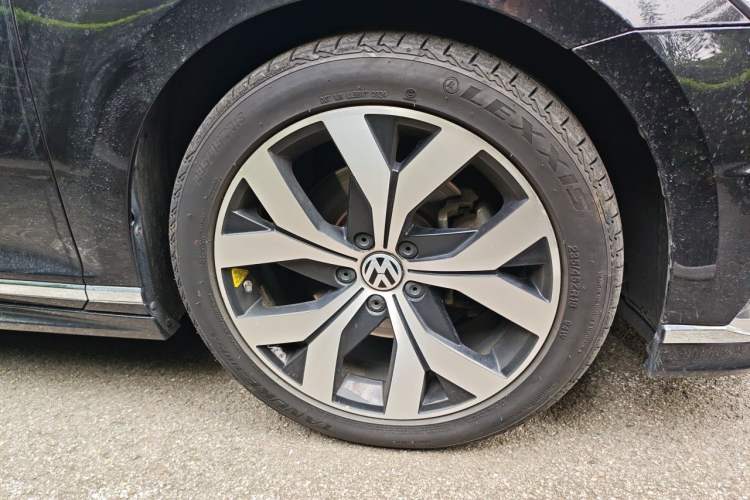 Used Volkswagen Magotan 2020 330TSI DSG Leading Model Right Front Wheel Hub
