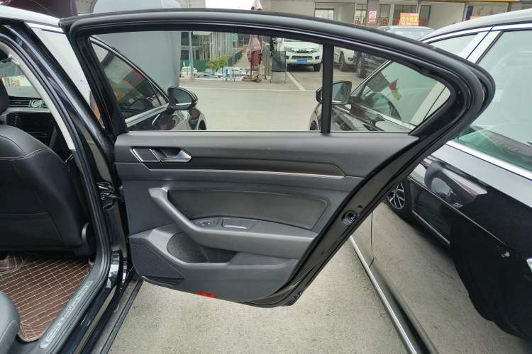 Used Volkswagen Magotan 2020 330TSI DSG Leading Model Right Rear Door Interior