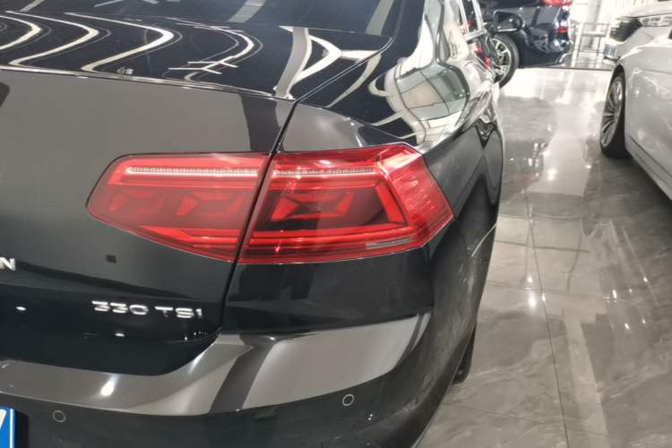 Used Volkswagen Magotan 2020 330TSI DSG Leading Model Right Rear Taillight