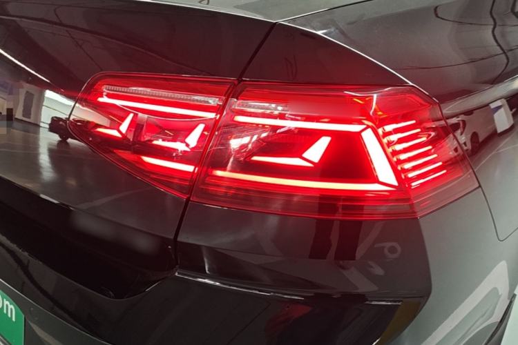 Used Volkswagen Magotan 2020 330TSI DSG Leading Model Right Rear Taillight