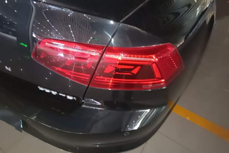 Used Volkswagen Magotan 2020 330TSI DSG Leading Model Right Rear Taillight