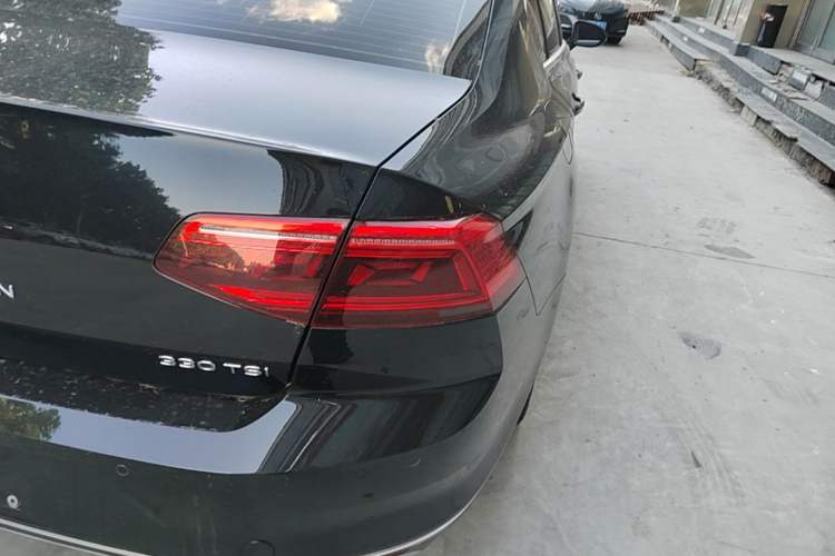 Used Volkswagen Magotan 2020 330TSI DSG Luxury Edition Right Rear Taillight