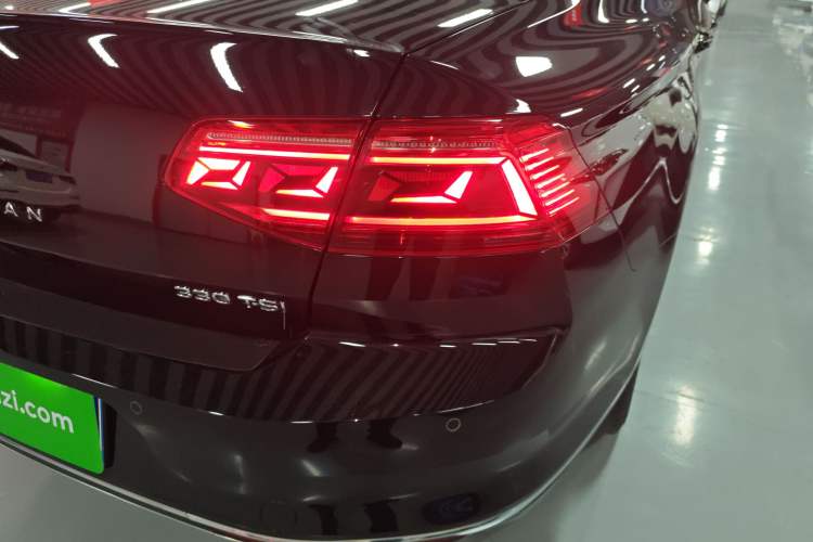 Used Volkswagen Magotan 2020 330TSI DSG Luxury Edition Right Rear Taillight