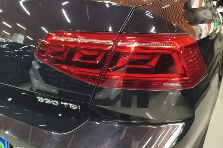 Used Volkswagen Magotan 2020 330TSI DSG Luxury Edition Right Rear Taillight