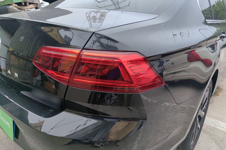 Used Volkswagen Magotan 2020 280TSI DSG Comfort Edition Right Rear Taillight