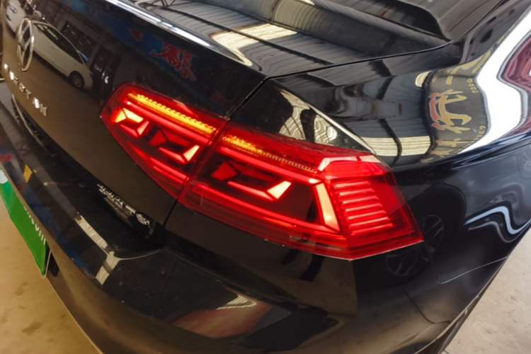 Used Volkswagen Magotan 2020 380TSI DSG Luxury Version Right Rear Taillight