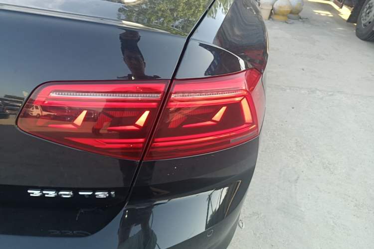 Used Volkswagen Magotan 2020 330TSI DSG Leading Model Right Rear Taillight