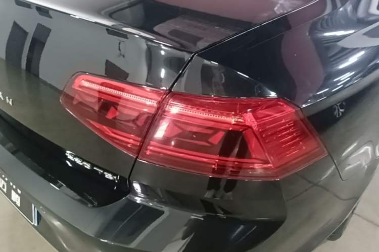 Used Volkswagen Magotan 2020 330TSI DSG Luxury Edition Right Rear Taillight