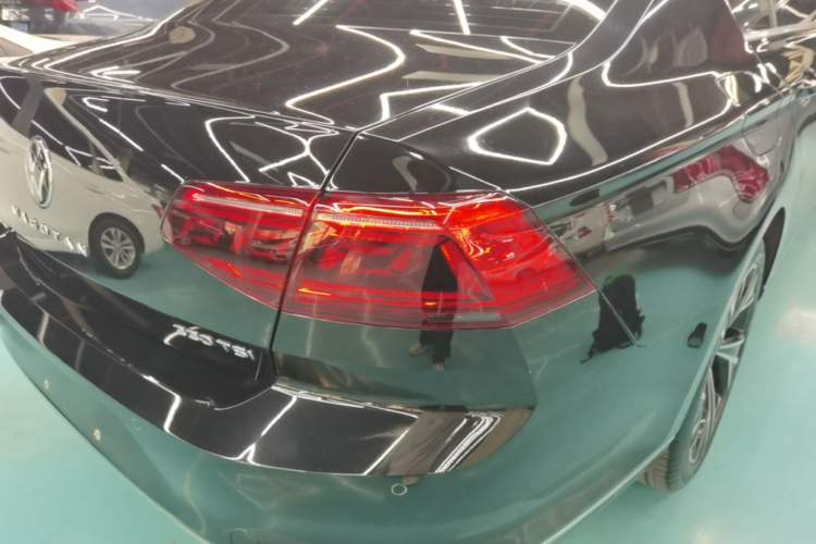 Used Volkswagen Magotan 2020 330TSI DSG Luxury Edition Right Rear Taillight