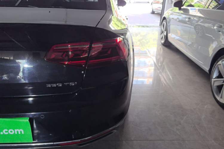 Used Volkswagen Magotan 2020 330TSI DSG Leading Model Right Rear Taillight