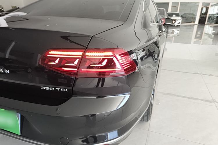 Used Volkswagen Magotan 2020 330TSI DSG Leading Model Right Rear Taillight