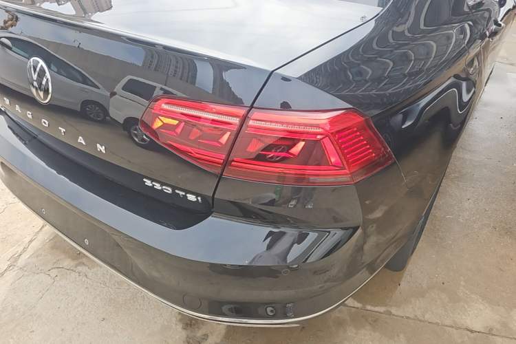 Used Volkswagen Magotan 2020 330TSI DSG Leading Model Right Rear Taillight