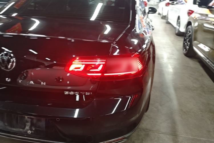 Used Volkswagen Magotan 2020 280TSI DSG Comfort Edition Right Rear Taillight