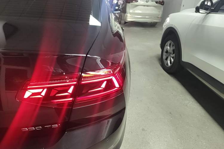 Used Volkswagen Magotan 2020 330TSI DSG Luxury Edition Right Rear Taillight
