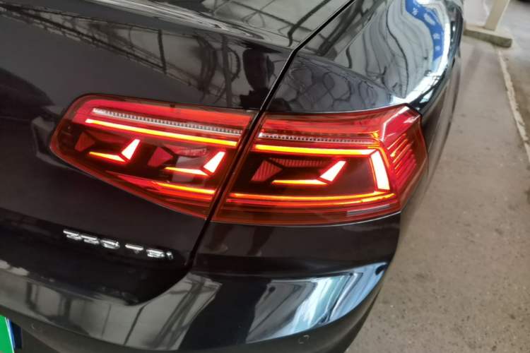 Used Volkswagen Magotan 2020 330TSI DSG Luxury Edition Right Rear Taillight