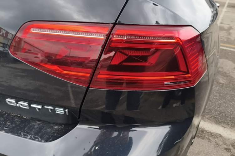 Used Volkswagen Magotan 2020 330TSI DSG Leading Model Right Rear Taillight