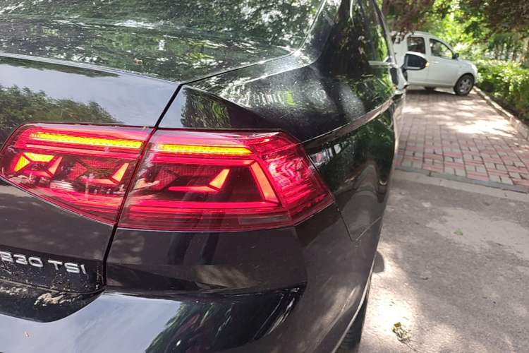 Used Volkswagen Magotan 2020 330TSI DSG Luxury Edition Right Rear Taillight