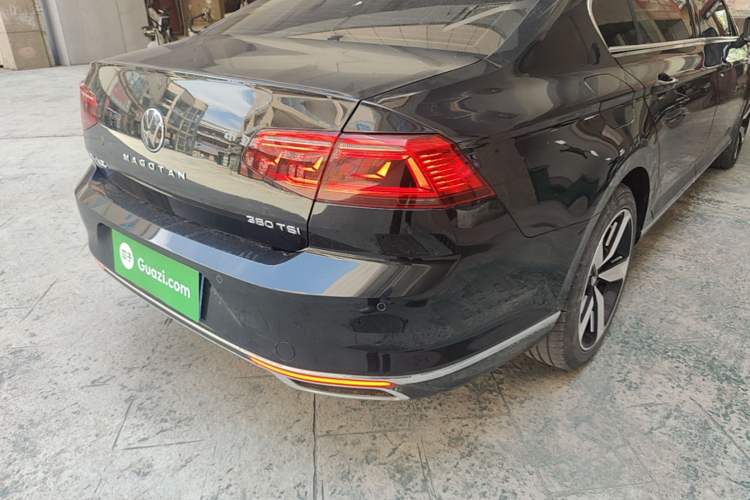 Used Volkswagen Magotan 2020 330TSI DSG Luxury Edition Right Rear Taillight