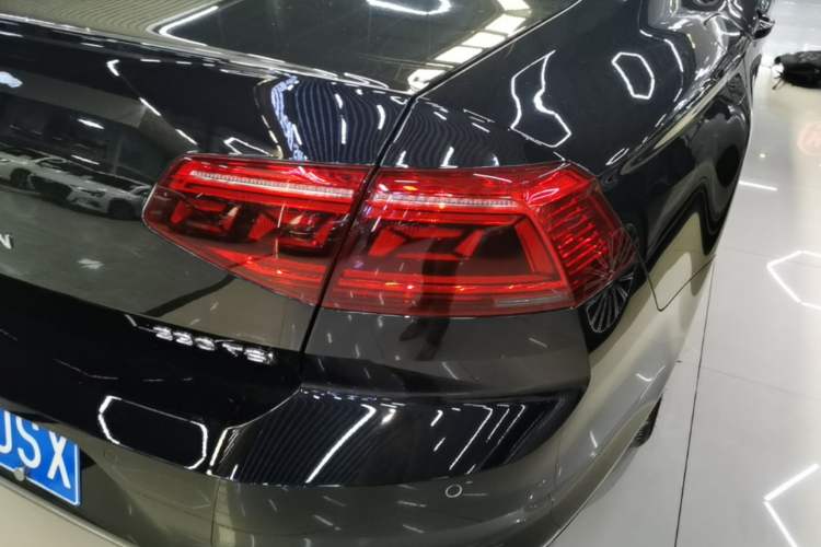 Used Volkswagen Magotan 2020 330TSI DSG Leading Model Right Rear Taillight
