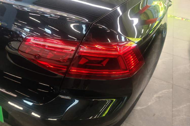Used Volkswagen Magotan 2020 280TSI DSG Comfort Edition Right Rear Taillight