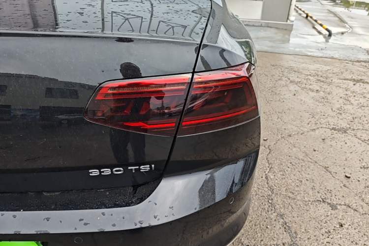 Used Volkswagen Magotan 2020 330TSI DSG Luxury Edition Right Rear Taillight