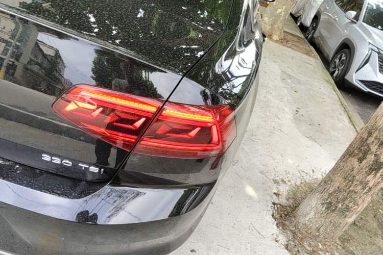 Used Volkswagen Magotan 2020 330TSI DSG Luxury Edition Right Rear Taillight