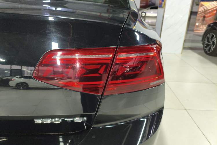 Used Volkswagen Magotan 2020 330TSI DSG Luxury Edition Right Rear Taillight