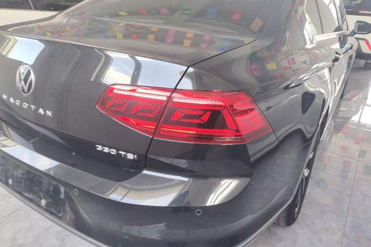 Used Volkswagen Magotan 2020 330TSI DSG Leading Model Right Rear Taillight