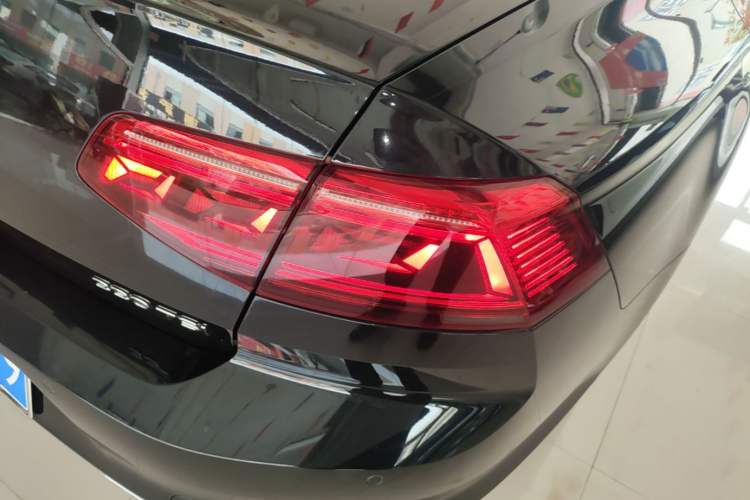 Used Volkswagen Magotan 2020 330TSI DSG Leading Model Right Rear Taillight