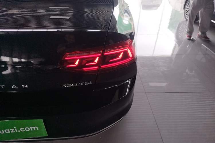 Used Volkswagen Magotan 2020 330TSI DSG Luxury Edition Right Rear Taillight