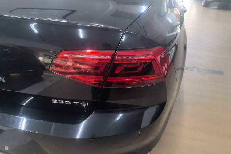 Used Volkswagen Magotan 2020 330TSI DSG Luxury Edition Right Rear Taillight