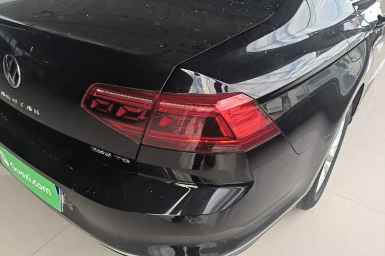 Used Volkswagen Magotan 2020 280TSI DSG Comfort Edition Right Rear Taillight