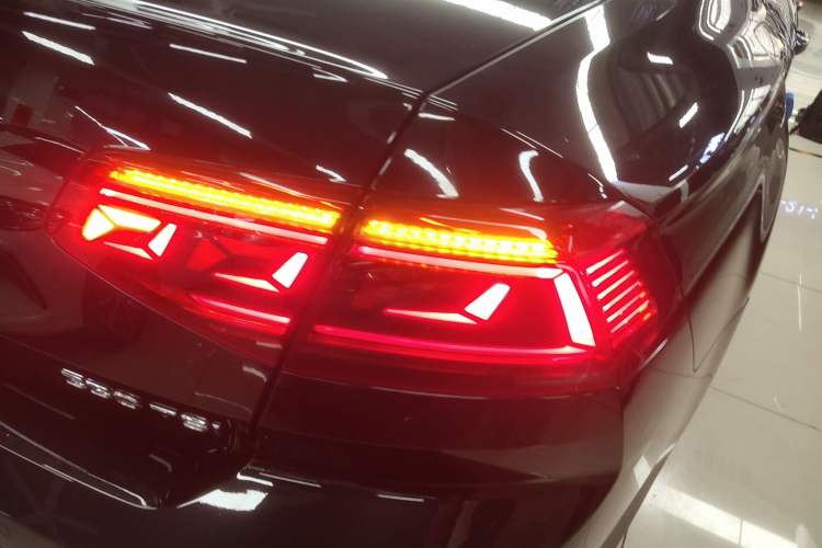Used Volkswagen Magotan 2020 330TSI DSG Luxury Edition Right Rear Taillight