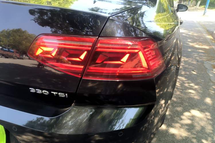 Used Volkswagen Magotan 2020 330TSI DSG Leading Model Right Rear Taillight