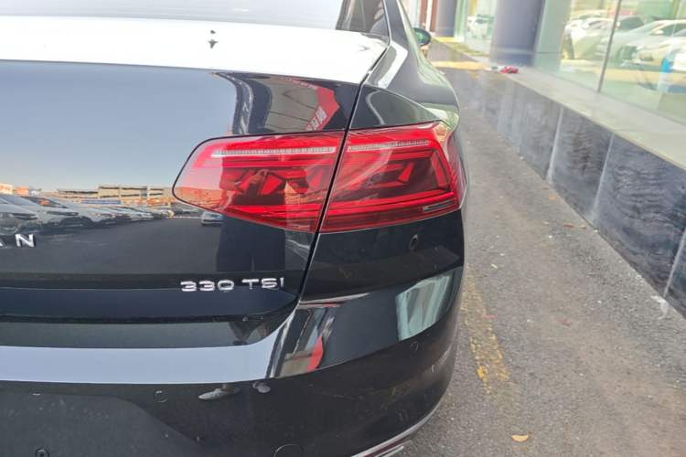 Used Volkswagen Magotan 2020 330TSI DSG Leading Model Right Rear Taillight