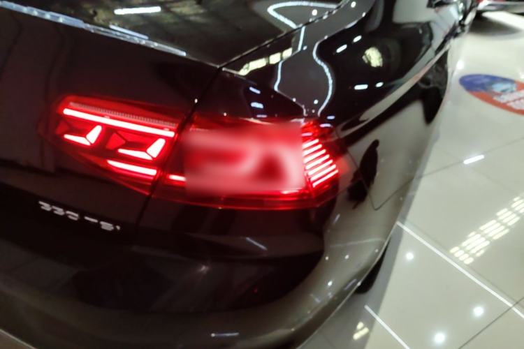 Used Volkswagen Magotan 2020 330TSI DSG Leading Model Right Rear Taillight