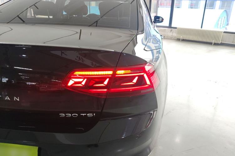 Used Volkswagen Magotan 2020 330TSI DSG Luxury Edition Right Rear Taillight