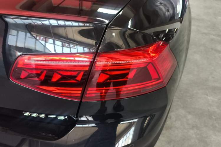 Used Volkswagen Magotan 2020 330TSI DSG Leading Model Right Rear Taillight