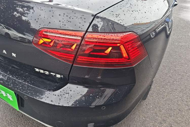 Used Volkswagen Magotan 2020 330TSI DSG Luxury Edition Right Rear Taillight