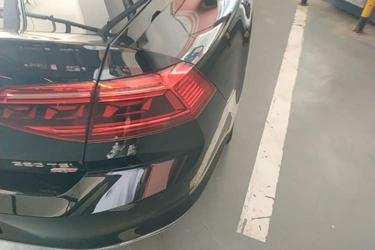 Used Volkswagen Magotan 2020 380TSI DSG Luxury Version Right Rear Taillight