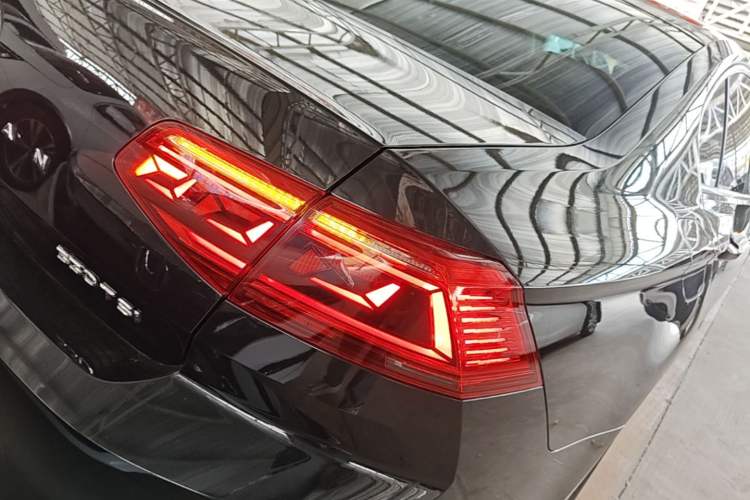 Used Volkswagen Magotan 2020 330TSI DSG Luxury Edition Right Rear Taillight