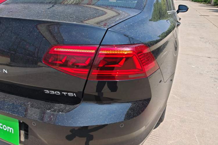 Used Volkswagen Magotan 2020 330TSI DSG Leading Model Right Rear Taillight