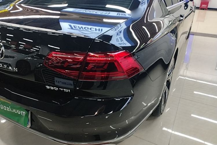 Used Volkswagen Magotan 2020 330TSI DSG Luxury Edition Right Rear Taillight