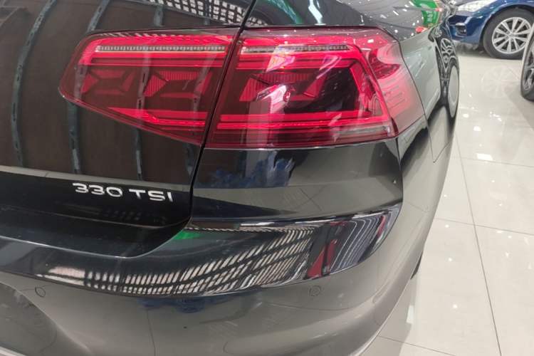 Used Volkswagen Magotan 2020 330TSI DSG Leading Model Right Rear Taillight