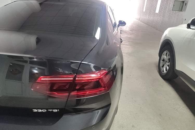 Used Volkswagen Magotan 2020 330TSI DSG Luxury Edition Right Rear Taillight
