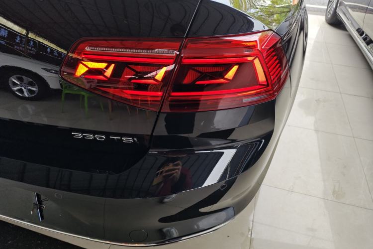 Used Volkswagen Magotan 2020 330TSI DSG Luxury Edition Right Rear Taillight