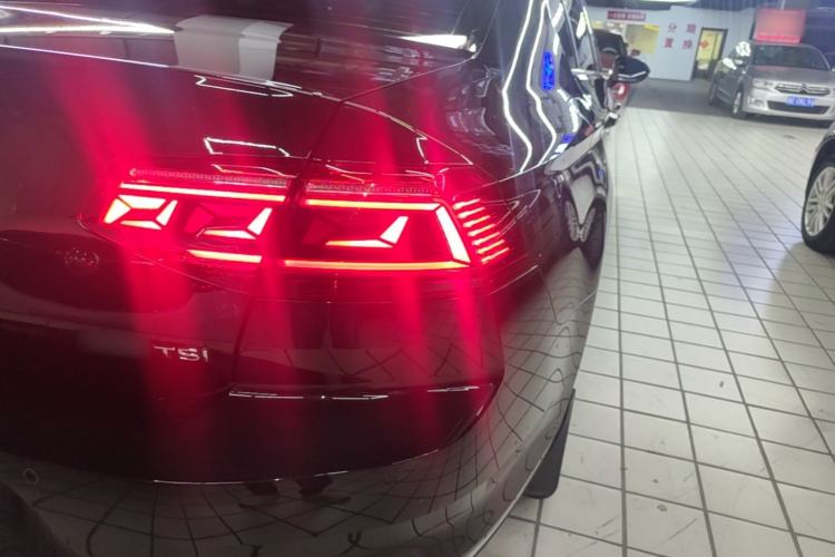 Used Volkswagen Magotan 2020 330TSI DSG Leading Model Right Rear Taillight